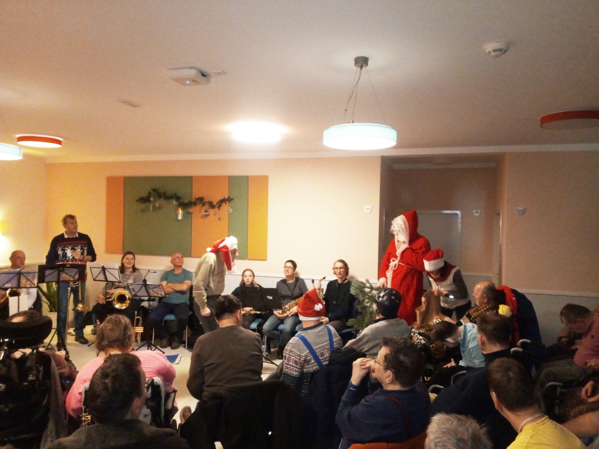 Adventssingen im Haus Nazerteh zusammen mit den Bewohnern Bild