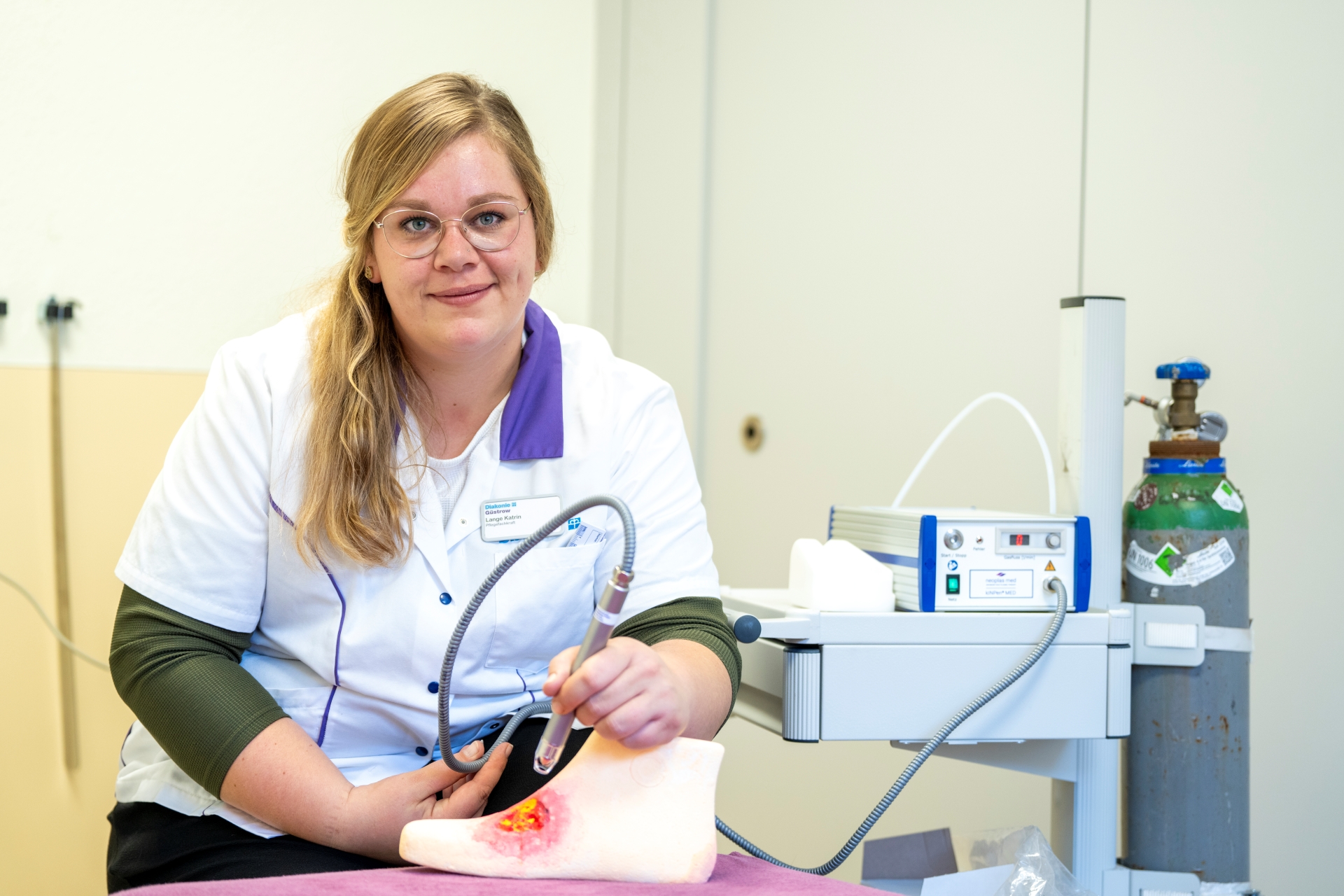 Fachtherapeutin Katrin Lange im Wundzentrum Güstrow