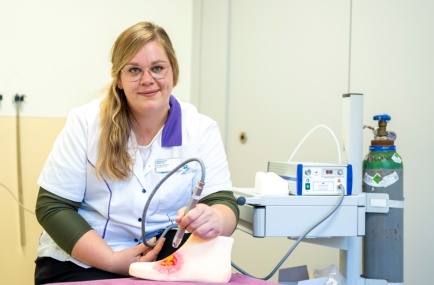 Fachtherapeutin Katrin Lange im Wundzentrum Güstrow