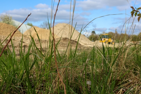 Hospiz - Die Bagger warten auf den Baubeginn