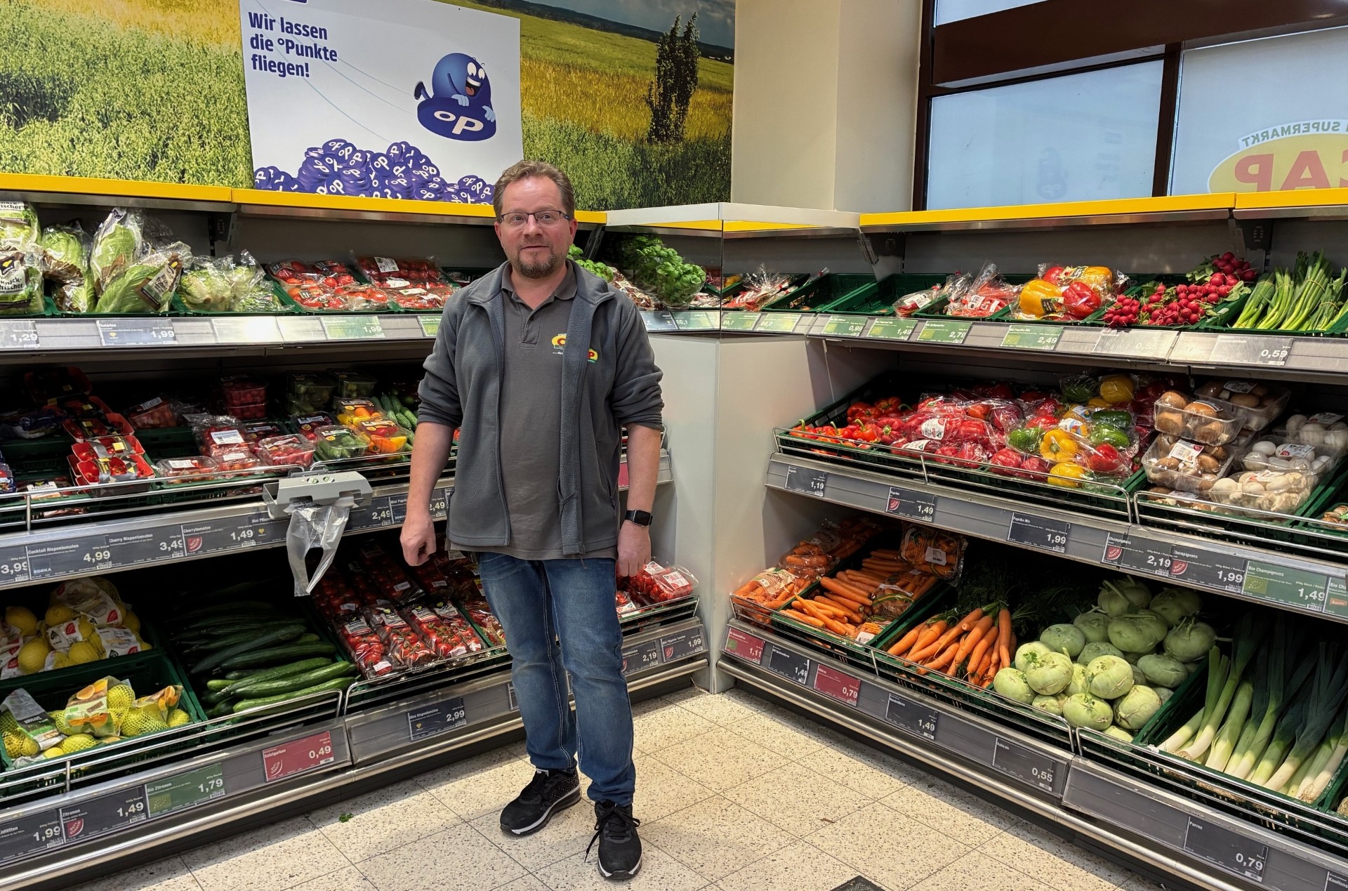John Jaacks arbeitet im CAP-Markt Mitte in Güstrow