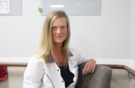 Kathrin Gellfart half in der Sozialstation Güstrow und in der Senioren-WG aus