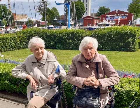 Action in den Tagespflegen: Frühling in Warnemünde genießen