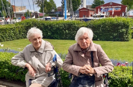 Action in den Tagespflegen: Frühling in Warnemünde genießen