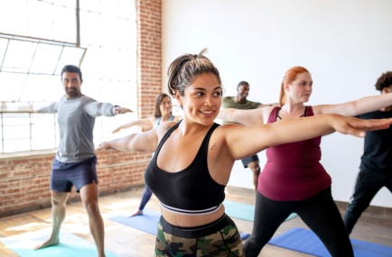 Yoga hilft für mehr Beweglichkeit des Körpers und führt zu Ruhe und Gelassenheit