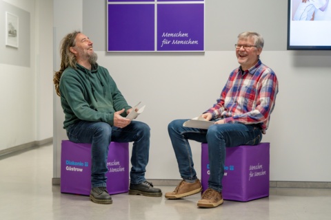 Andreas Zobel und Michael Brandt bei der Übergabe