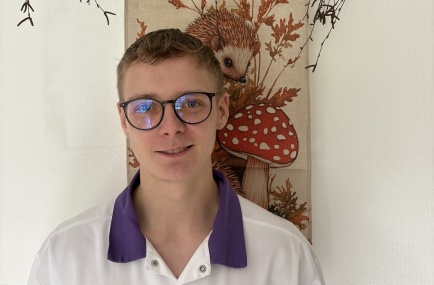 Jonas Bohnes Jonas Bohnes, Auszubildender im Diakonie-Pflegeheim Warin